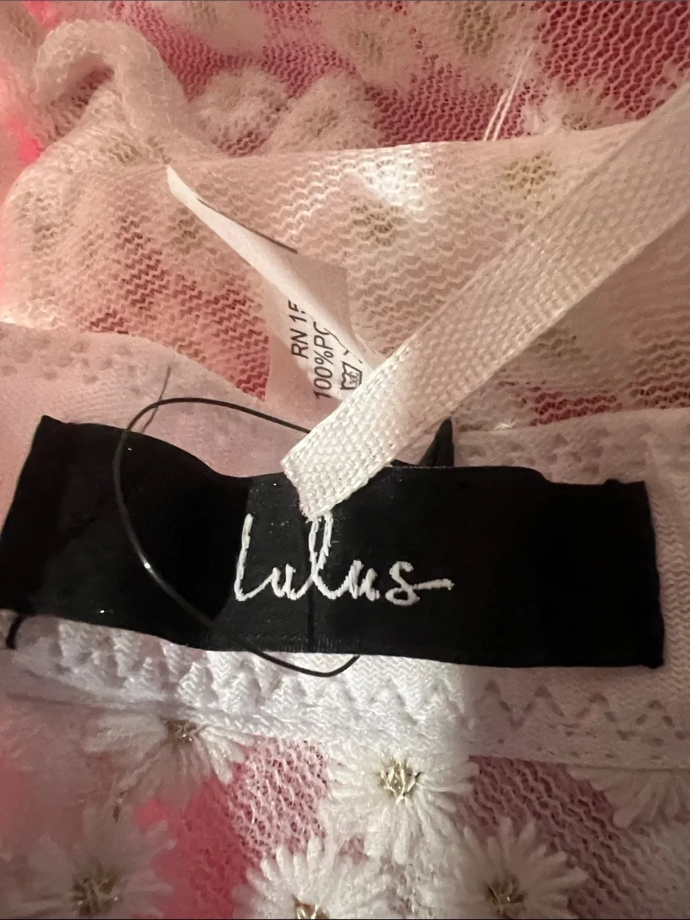 Lulu’s White Floral Embroidered Bucket Hat- Brand Lulu’s